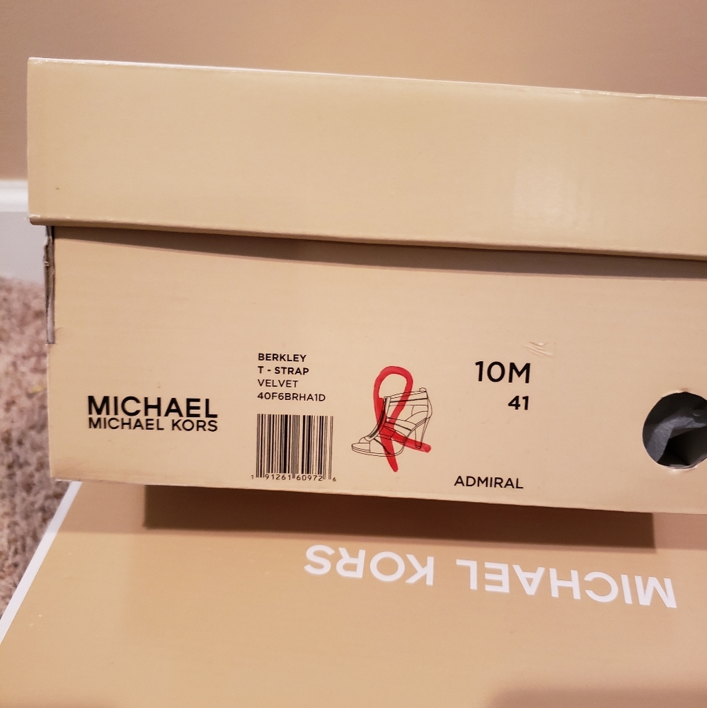Michael Kors shoes - Picture 11 of 11